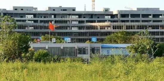 千亿“芯骗”闹剧终结：武汉弘芯遣散员工 半导体烂尾要结束了？