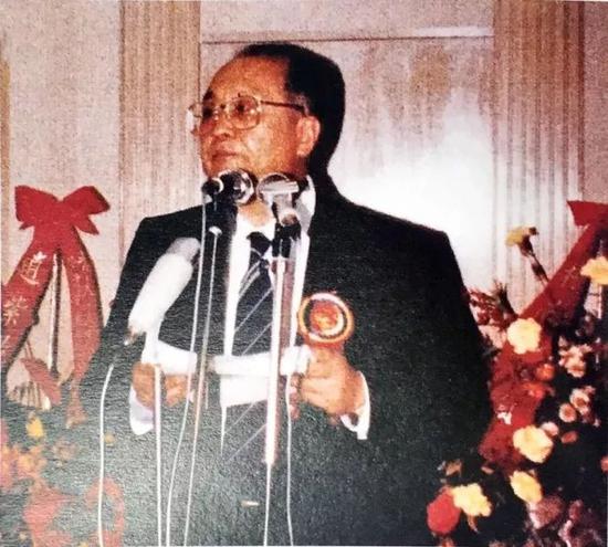 ▲1983年8月18日，光大实业公司在香港举行开业酒会，王光英在酒会上致辞。