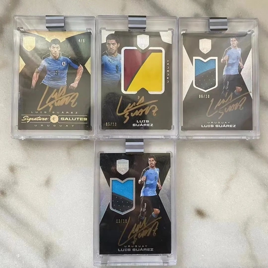吳先生收藏的路易斯·蘇亞雷斯球星卡。受訪者供圖
