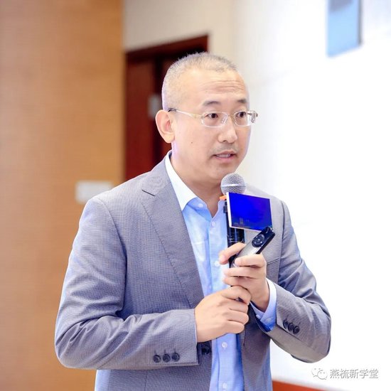 郭振华，上海对外经贸大学金融管理学院教授、保险系主任、硕士生导师