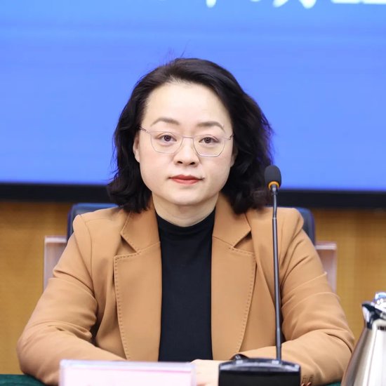 周 丹 观看统计处处长