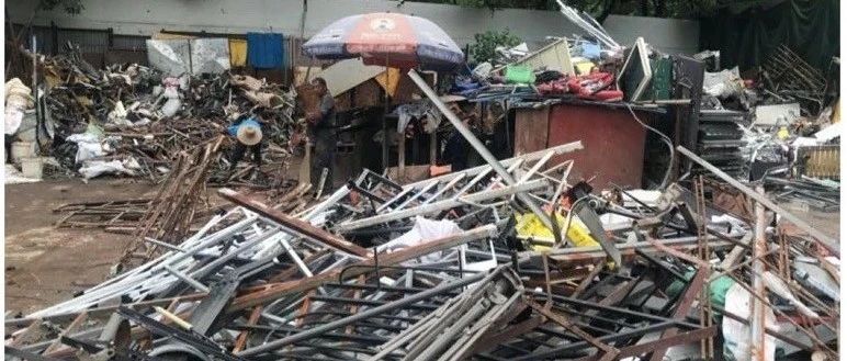 顺丰把客户12箱快递全扔进了垃圾场 我们发现并非孤例