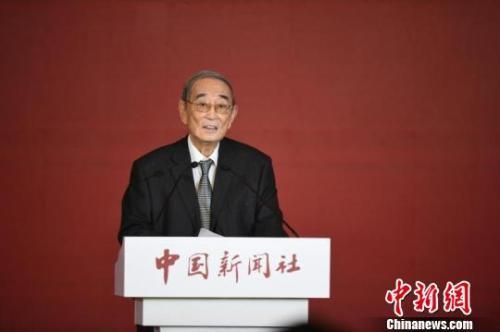 世上再无“厉股份”！ 厉以宁的多重人生