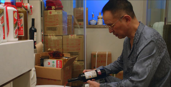 《九部的检察官》再刮反腐风暴：贪官家藏的茅台酒，成了烫手山芋