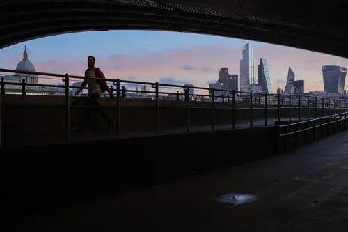 警惕！英国传来坏消息：变异病毒VUI