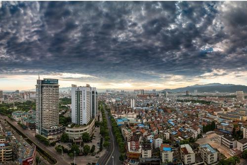 卷入“人才购房”大战的义乌：楼市火热出地收入超400亿元