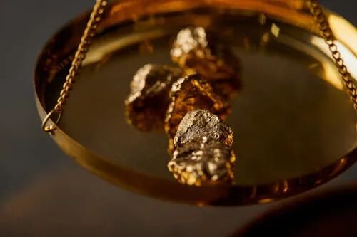 金价创12年来最大单日跌幅！现在该不该入手？机构吵翻了