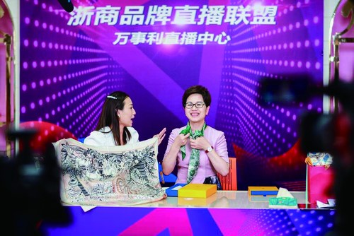 2020经济热词中的女性力量：从抗疫、直播经济到脱贫攻坚