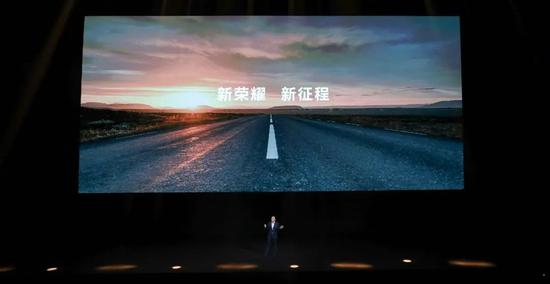 荣耀首个作品售价3999：除了价格 荣耀拿什么“打倒华为”？