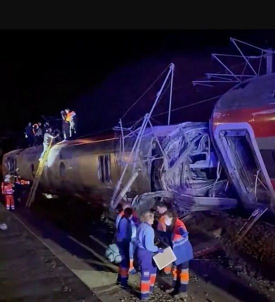 已致39死170伤，西班牙突发高铁脱轨相撞重大事故，轨道刚换新，首相：深切悲痛