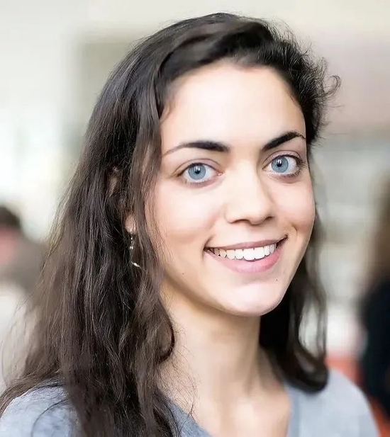 In July of this year, Musk was revealed to have twin children with a female executive of Neuralink, a brain-computer interface company. The picture shows the female executive Sivon Ziris