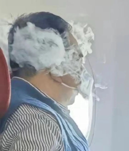 有旅客被曝在海航航班上抽烟，海航调查：乘务员未发现，其他旅客也没制止