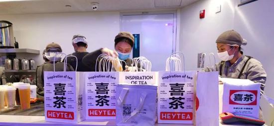 关于永远要排队的奶茶：是真的火 还是商家满满的套路？