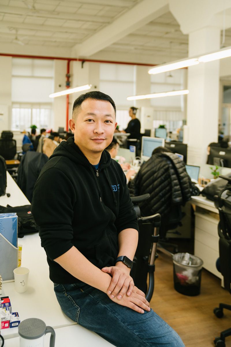 揭开知乎CEO周源的双重身份:知识精英与催眠大师_手机新浪网