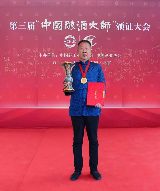 口子酒业党委书记,常务副总经理徐钦祥荣膺"中国酿酒