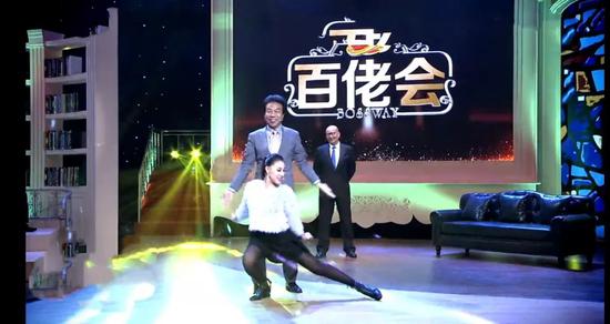 　唐骏在某节目上配合跳舞