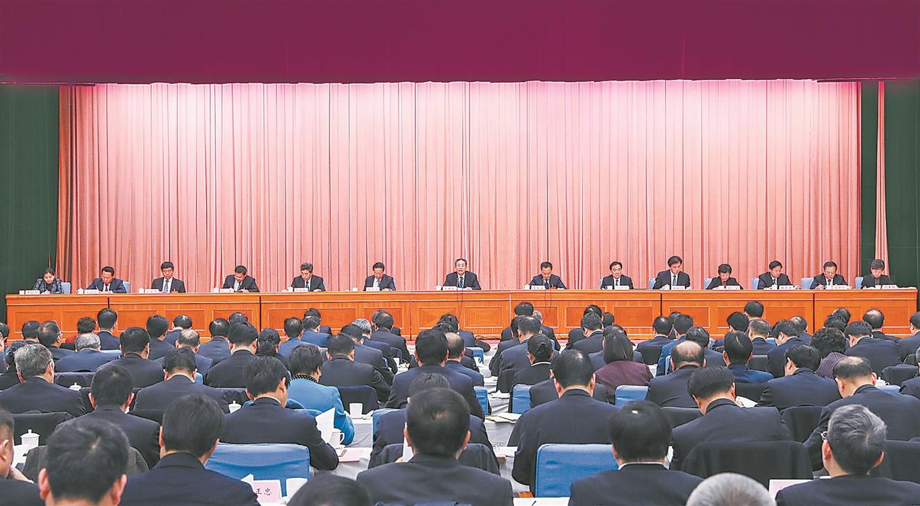 12月17日下午至18日，省委经济工作会议在合肥召开。本报记者 徐国康 摄