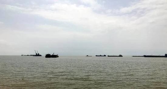  洞庭湖浩瀚的湖面。