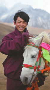 《丁真的世界》制片人：不希望丁真成为互联网“快销品”