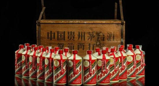 “一箱1974年茅台在拍出900万元：平均每瓶38万 创中国境外单批茅台酒历史最高拍卖价