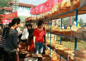 图6-2&nbsp;阜南黄岗柳编交易市场