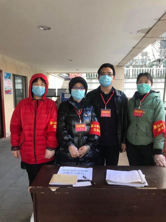 十堰＂战时管制＂：50名志愿者与五千名居民的自