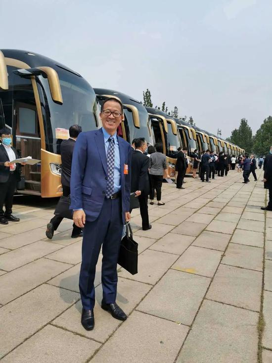 开幕式3点开始,我们2点10分就到了.