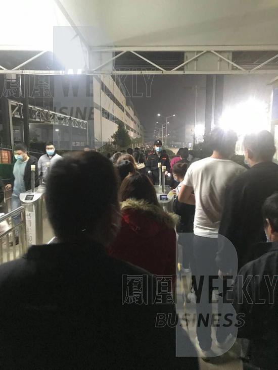 iPhone 12发布前夜：富士康奖励万元招不到人 有工人国庆连轴转