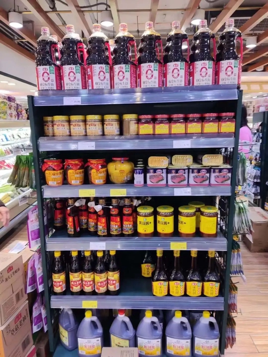 图/北京丰台某超市，海天零添加酱油被放置在货架的明显位置 来源/燃次元拍摄