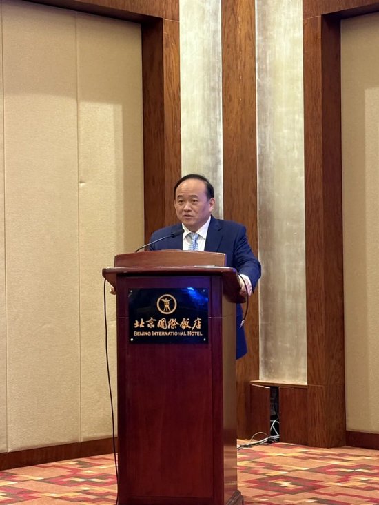 新华社:物美卡-湖北前首富兰世立“宣战”金龙鱼