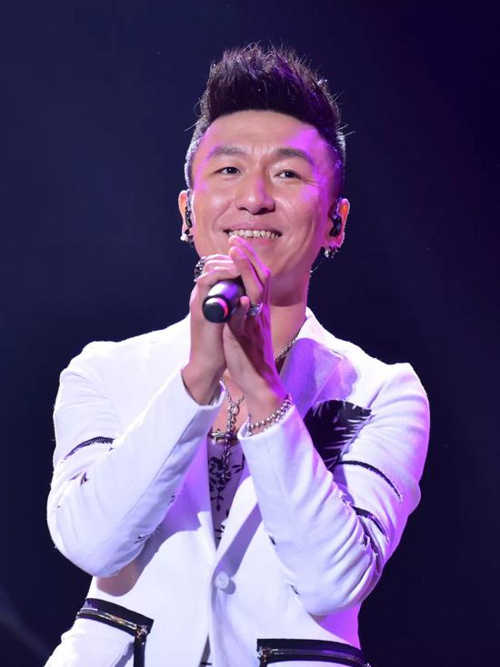 10淘金歌手陈羽凡吸毒被抓小米有品受伤