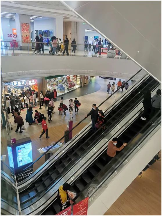 昔日空城计今朝排长龙 网友：可能是深圳最有