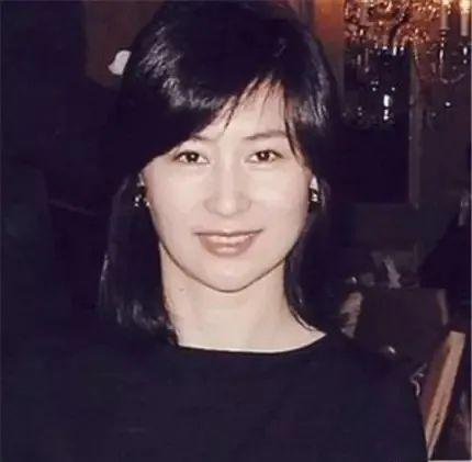 赌王千亿帝国最强C位继承人为何是她?从小旺父独得恩宠_手机新浪网