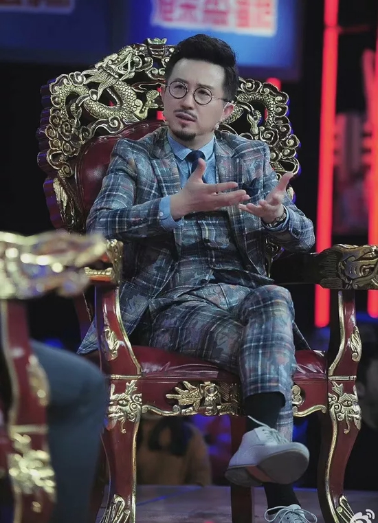 “百亿珠宝家族内斗落幕，“翡翠王”的昔日女婿离场，“大舅哥”上任