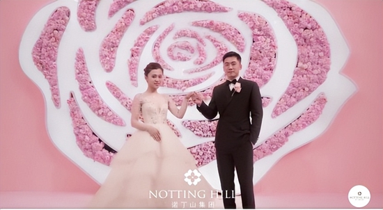 ▲图源：婚礼现场视频截图（左为丁斯晴，右为王焜恒）