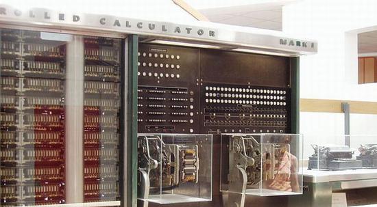 | 1944年，IBM在哈佛大学研制的“MarkⅠ”计算机，重31.5吨，运算速度为每秒做1次加法