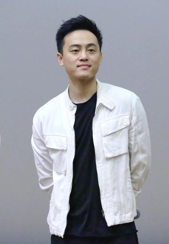 刘同,畅销书作家,光线影业副总裁,擅长写职场励志类鸡汤.