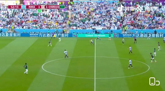 世界杯直播中随处可见万达广告牌