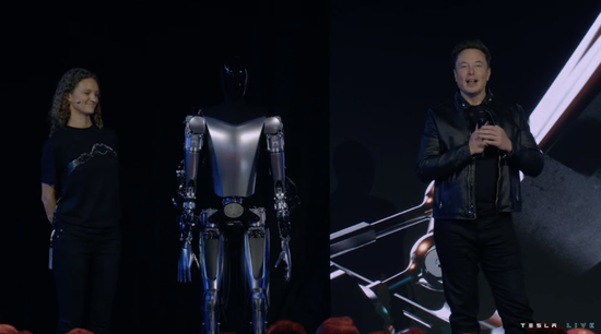 “机器人”特斯拉的人形机器人“炸弹”，或再造“蔚小理”