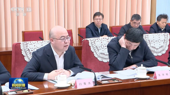 百度知道:关爱通积分卡-“人均95后”的大模型公司，上了新闻联播