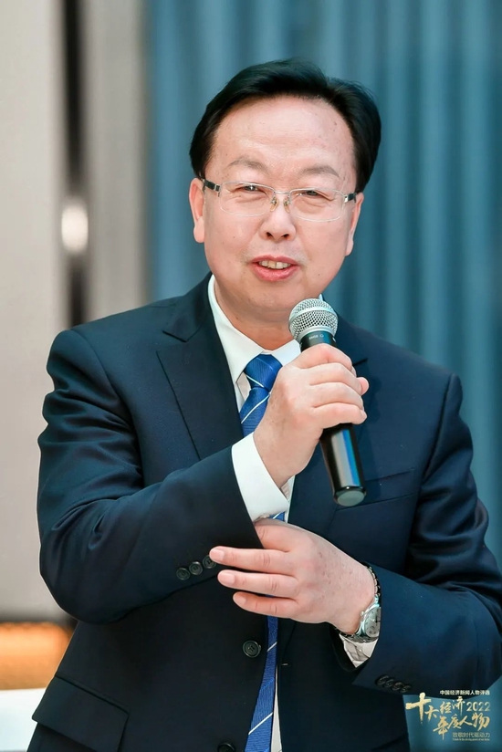 新兴际华集团有限公司党委书记、董事长贾世瑞当选2022中国经济年度人物