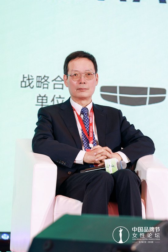 吕大鹏:社会对女性要求标准太高,有点苛刻