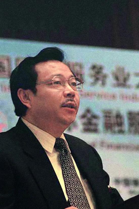 ·2003年—2005年，赖小民任银监会北京监管局党委书记、局长。