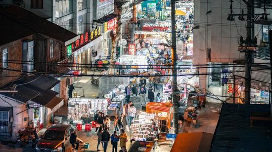 小镇青年 困在赌博里