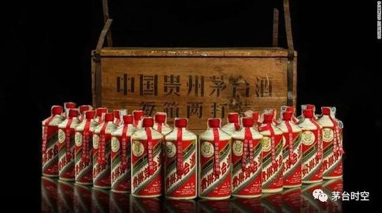 一箱1974年的“葵花牌”茅台酒拍出900万最高价_手机新浪网