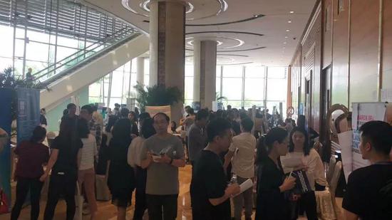 5月10日,中关村软件园甲骨文专场招聘会现场。图片来自网络