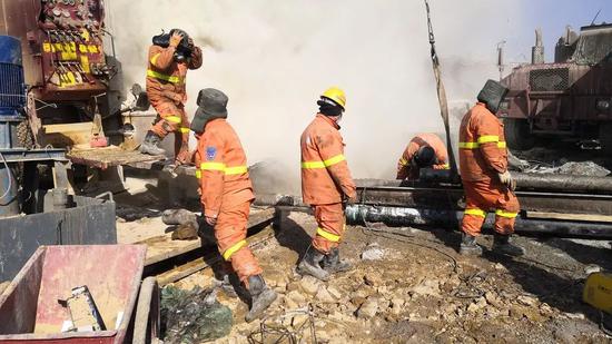 最新：被困矿工已经喝上小米粥，升井通道被堵，仍有10人失联