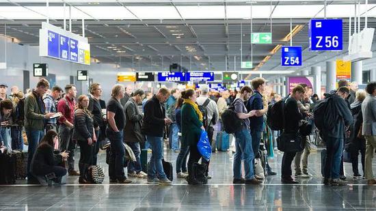 21%美国人开始接种疫苗、航司股价一路攀升 航空业复苏了？