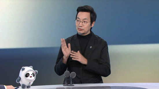 专访|"冰墩墩之父"曹雪与狂热粉丝"义墩墩"连线一见如故