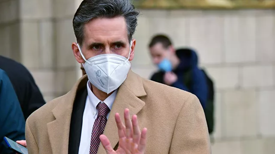 “深夜突发！美股大跌500点，俄罗斯驱逐美国副大使！拜登最新发声，黄金飙升！